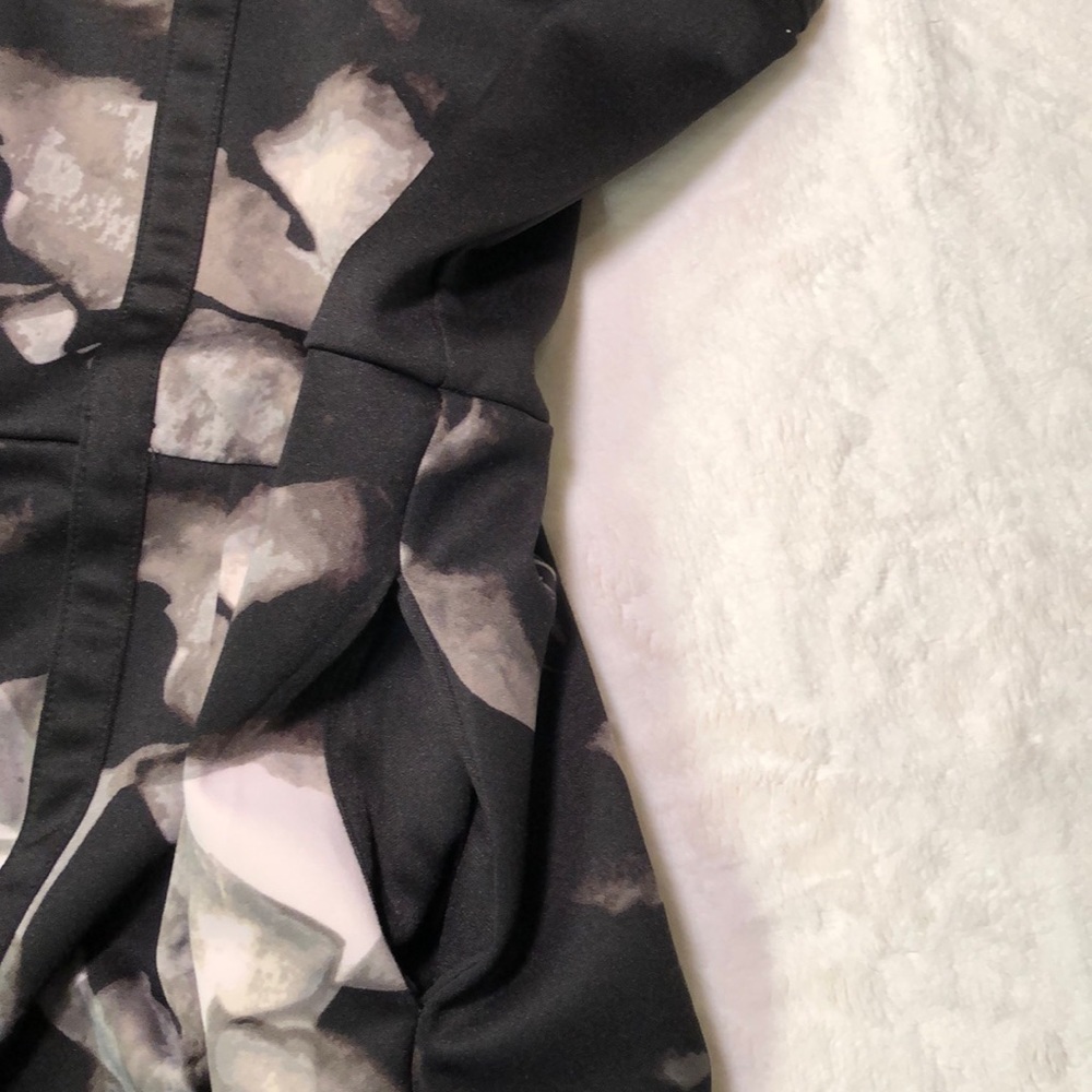 Sleeveless Knee-Length Dress - Picture 3 of 5